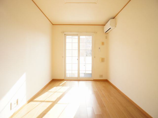 居室・リビング　快適に過ごせるエアコンが付いています♪