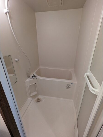 バス・シャワールーム　※写真は同じマンションの違う部屋のものになります。反転タイプ