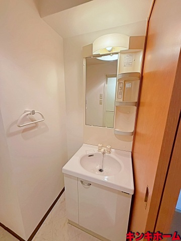 洗面設備　写真は別のお部屋です。