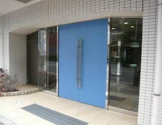 エントランス　落ち着いたエントランスです