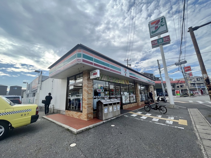 コンビニ　セブンイレブン（コンビニ）まで310m