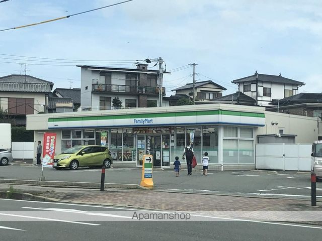 コンビニ　ファミリーマート（コンビニ）まで426m