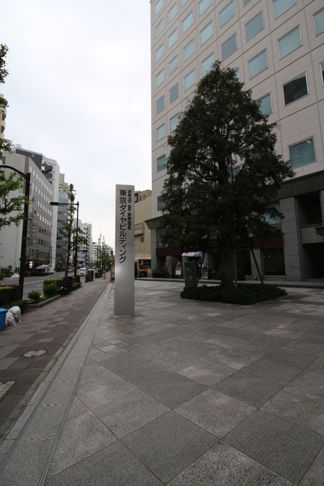 銀行　東京ダイヤモンドビルディング　(コンビニ・銀行　等)（銀行）まで400m