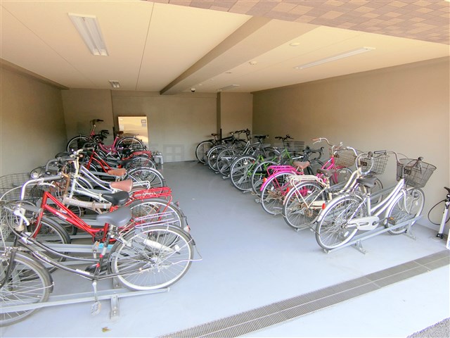 その他共有部分　屋根付き無料駐輪場　空き状況等詳細はお問合せください。