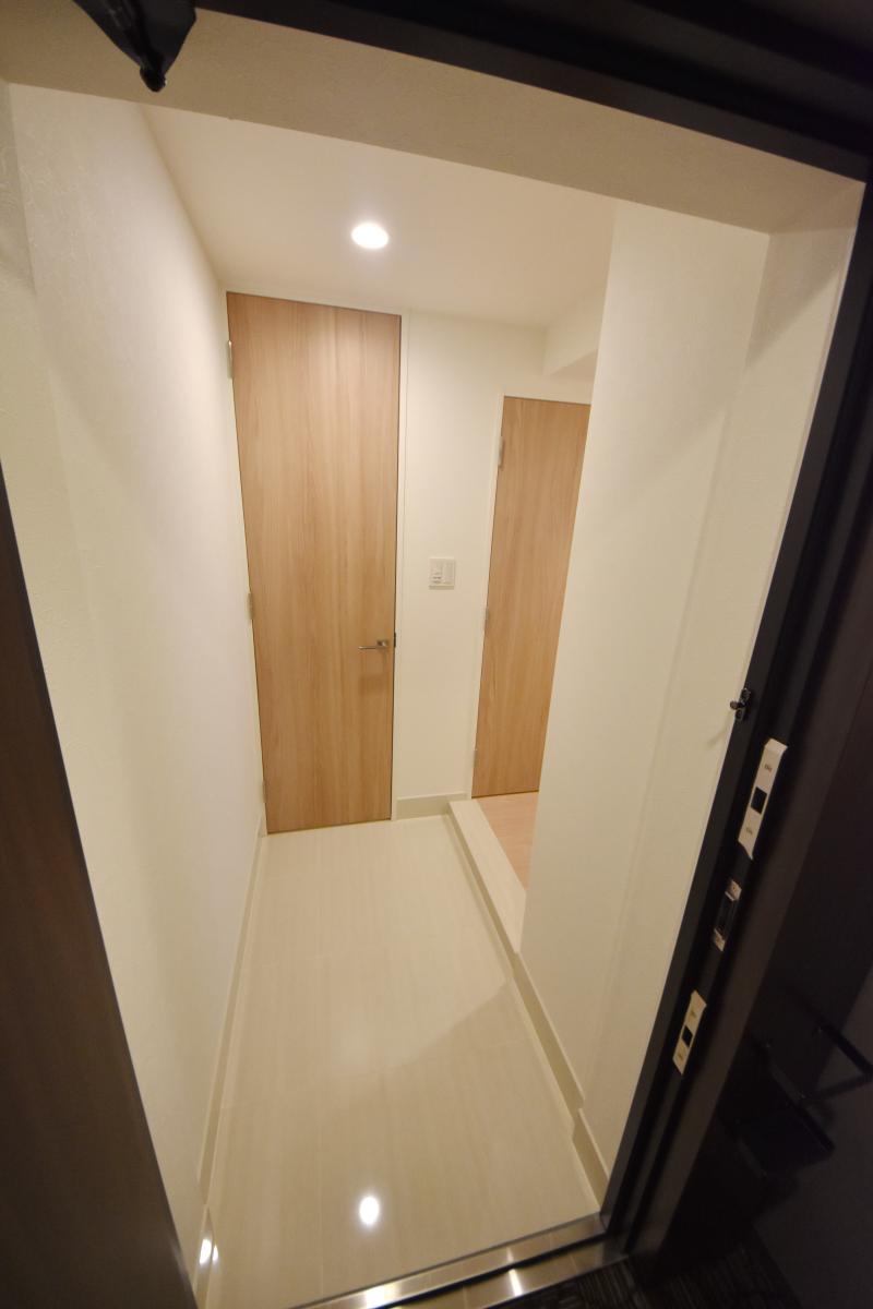 玄関　写真は同タイプ住居です。