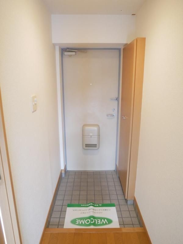 玄関　現状優先とし写真は参照とする。