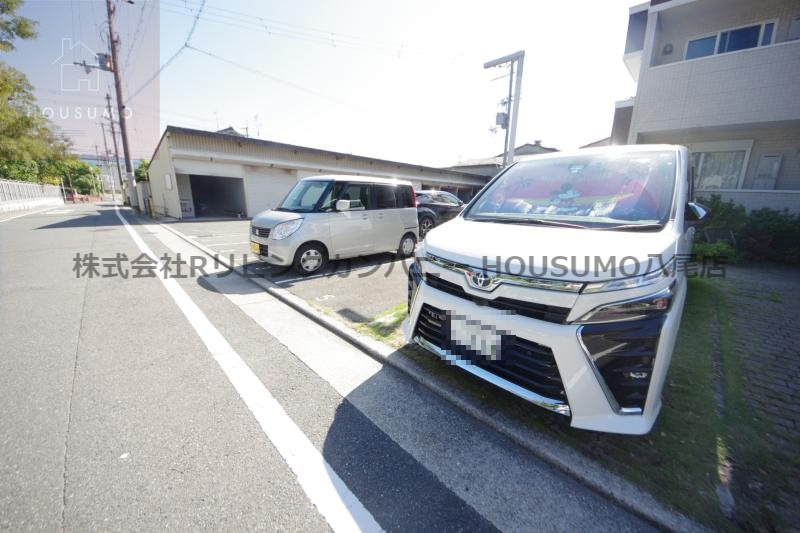 駐車場　駐車場に車を止められます