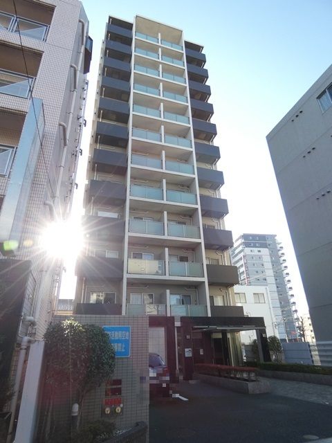 建物外観　１２階建てのオートロックマンション