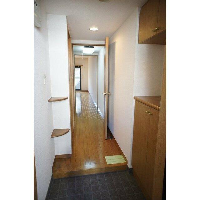 玄関　※同タイプ別部屋の写真です。