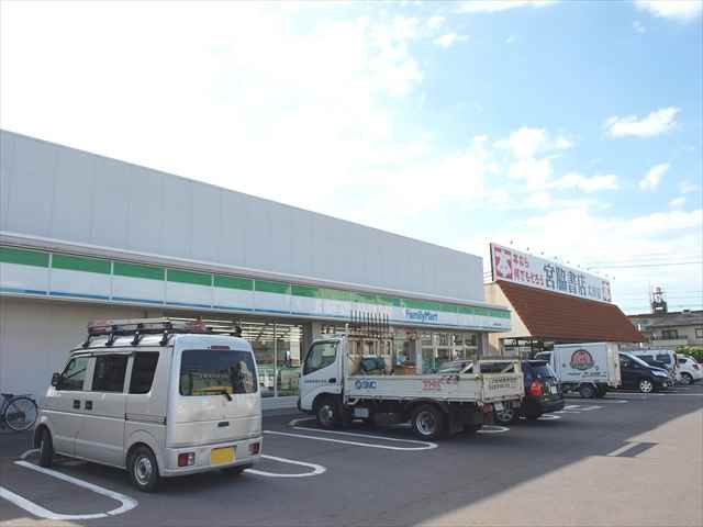 コンビニ　ファミリーマート（コンビニ）まで691m