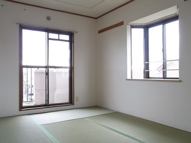 その他　☆和室は出窓付き☆