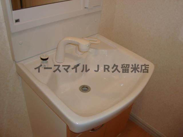 洗面設備　独立洗面化粧台が付いています