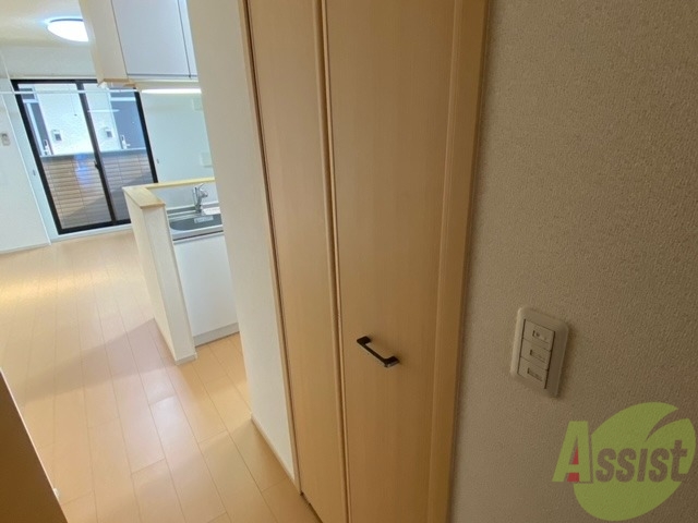 収納　居室の入口にこちらの収納があります。中はどうでしょう