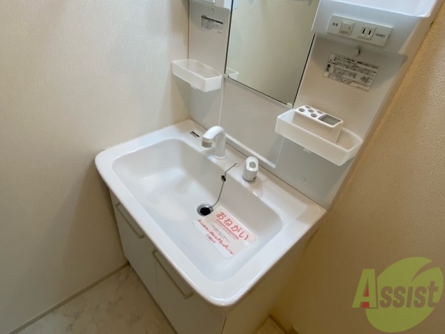 洗面設備　毎日の身だしなみはこちらで、洗面化粧台です