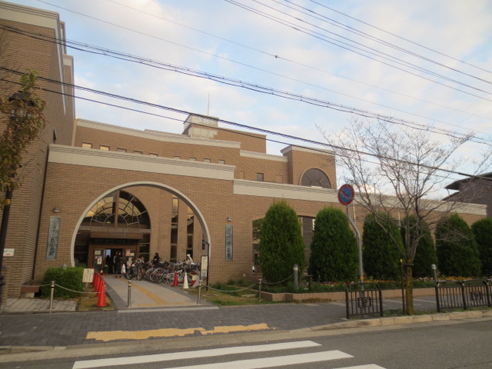 図書館　西図書館（図書館）まで1190m