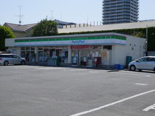 コンビニ　ファミリーマート さいたま辻八丁目店（コンビニ）まで523m