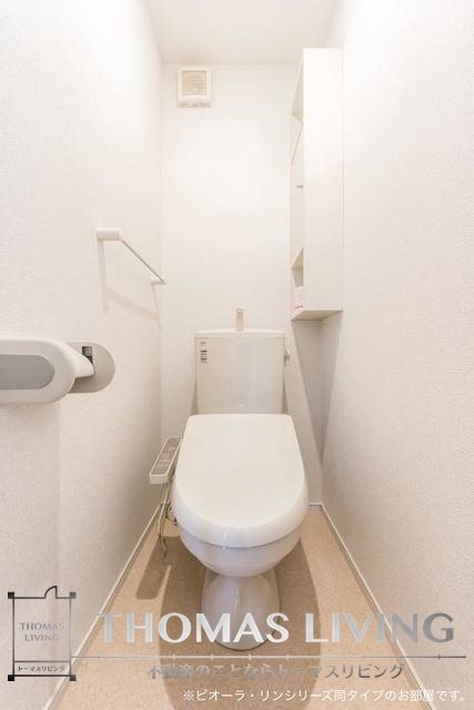 トイレ　嬉しいウォシュレット付きです。