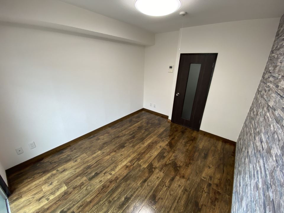居室・リビング　家具を配置しやすいお部屋です