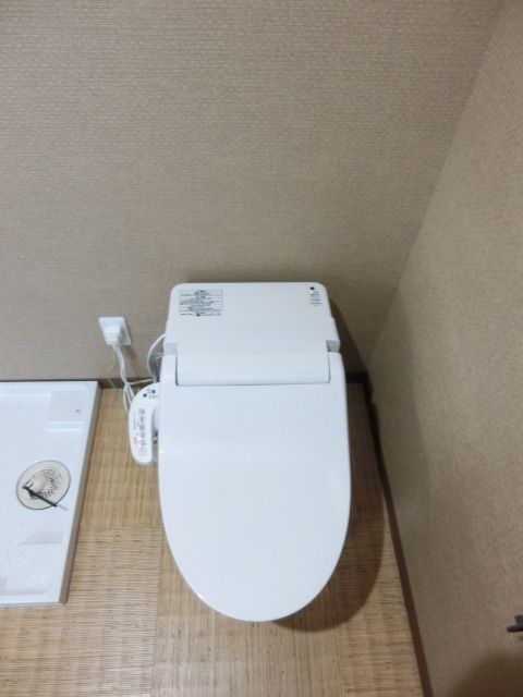 トイレ　ウォシュレット付き