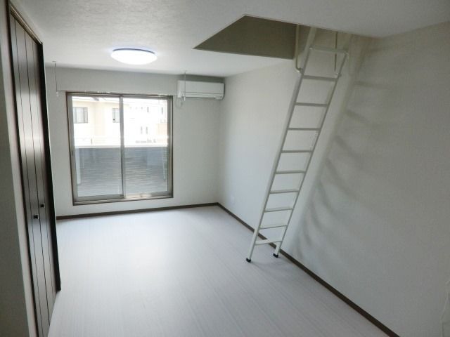 居室・リビング　白を基調とした明るいお部屋