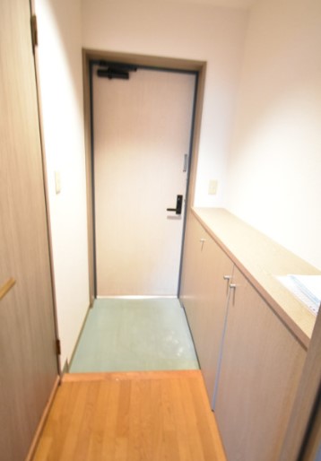 玄関　シティハイツ東林間A号棟