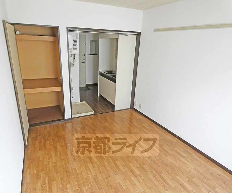 居室・リビング　落ち着いた雰囲気のお部屋です