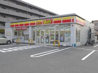 コンビニ　デイリーヤマザキ広島戸坂中町店（コンビニ）まで389m
