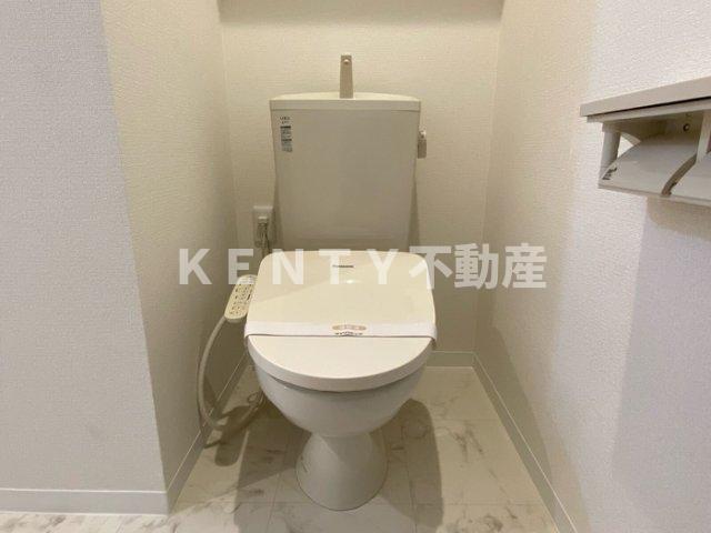 トイレ　落ち着いた色調のトイレです