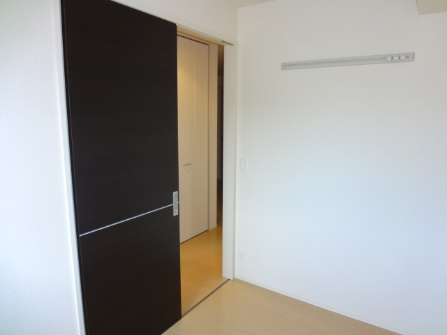 その他部屋・スペース　洋室ドアは引戸です(＾＾♪