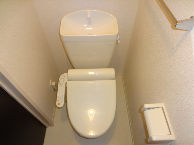 トイレ　トイレ　ウォシュレット付きです☆