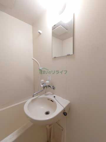 洗面設備　別部屋の参考写真となります。