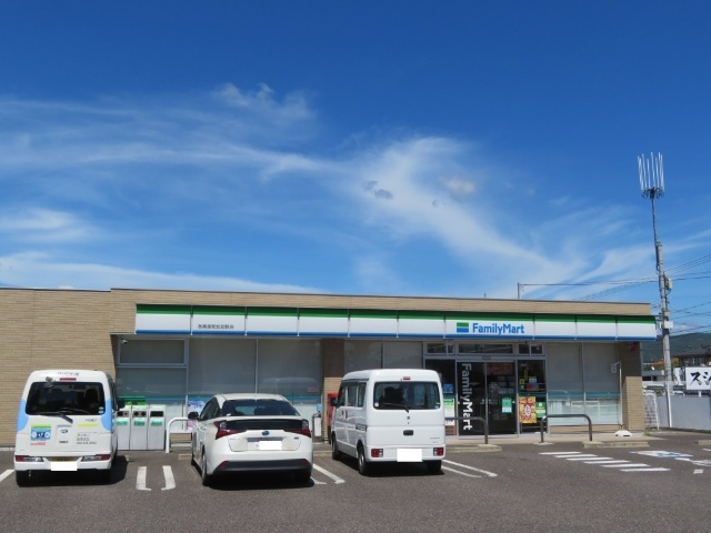 コンビニ　ファミリーマート（コンビニ）まで480m