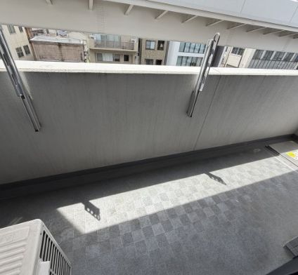 バルコニー　お洗濯にも便利なバルコニー付き