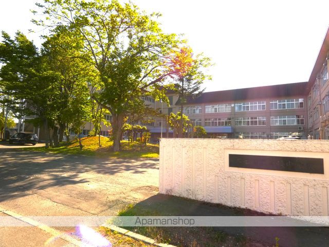 中学校　西陵中学校（中学校）まで400m