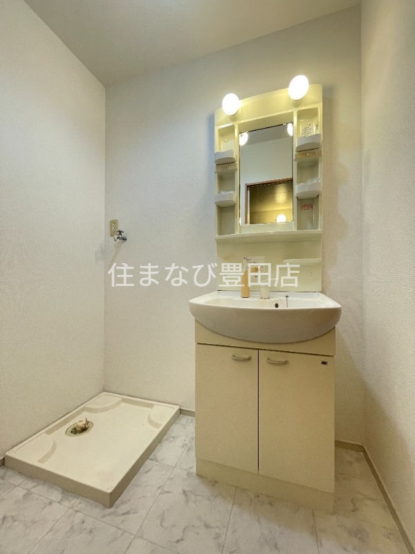 洗面設備　反転・同型タイプ