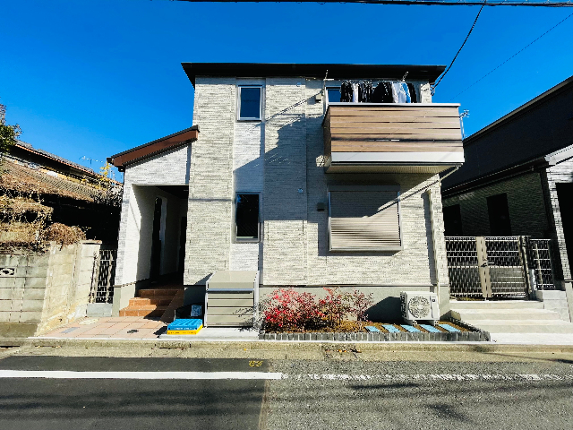 建物外観　白を基調とした外観です。