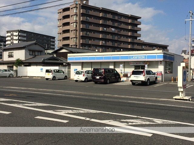 コンビニ　ローソン（コンビニ）まで724m