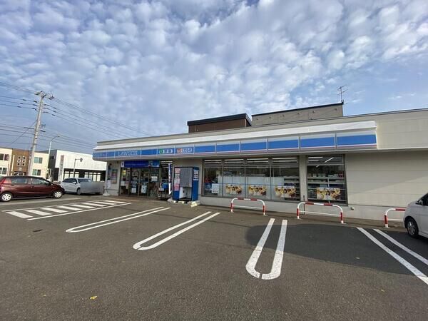コンビニ　ローソン札幌北郷2条二丁目店（コンビニ）まで459m