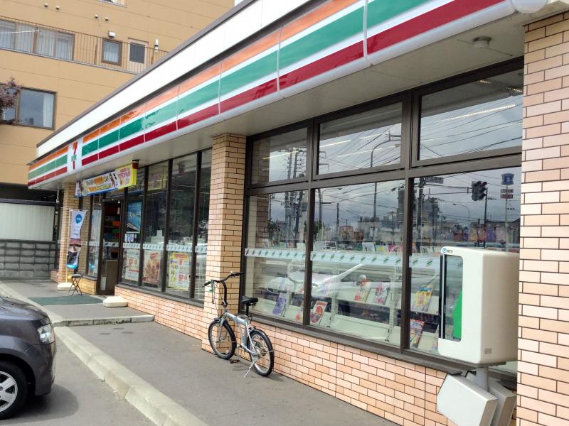 コンビニ　セブンイレブン札幌北郷1丁目店（コンビニ）まで524m