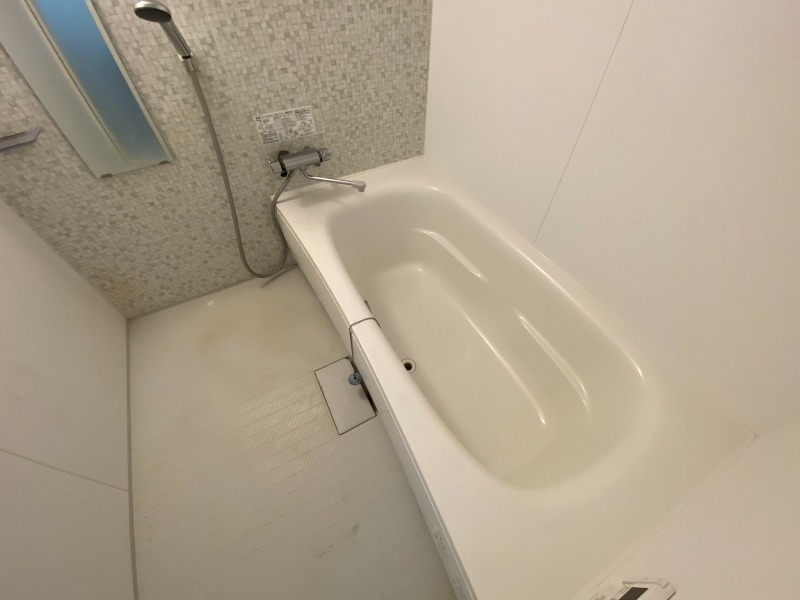 バス・シャワールーム　お風呂になります。一日の疲れを癒してくださいね。