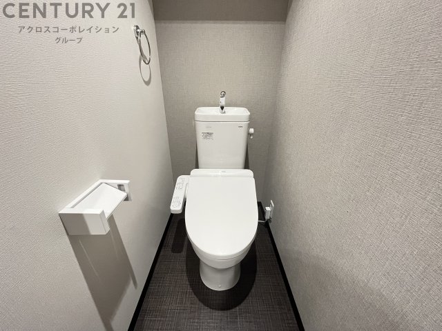 トイレ　温水洗浄便座付きのトイレです♪
