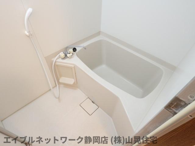 バス・シャワールーム　落ち着いた空間のお風呂です