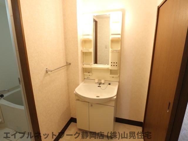 洗面設備　スペースが確保できる洗面所です