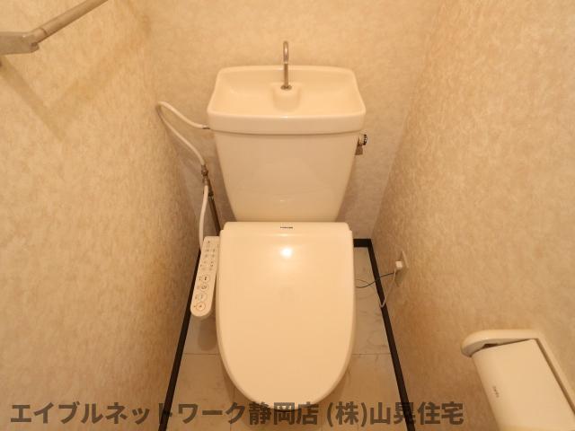 トイレ　清潔感のあるトイレです