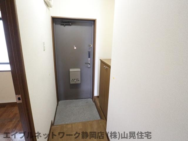 玄関　収納もある玄関です
