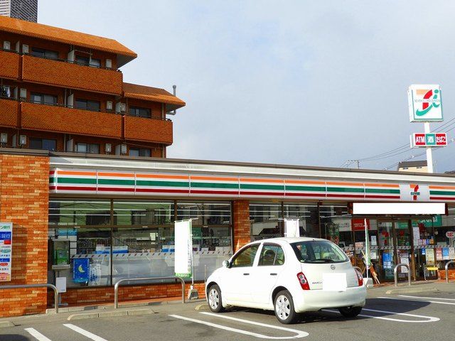コンビニ　セブンイレブン（コンビニ）まで290m