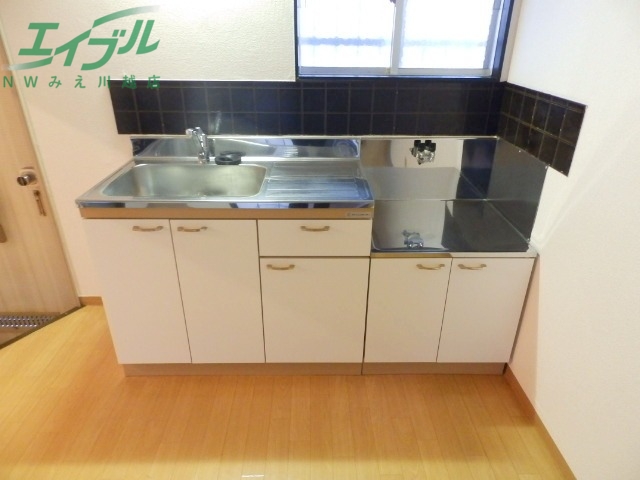 キッチン　※写真は別部屋です。