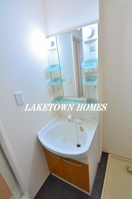 洗面設備　洗髪洗面化粧台です。
