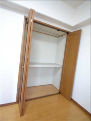 収納　写真は別のお部屋です。