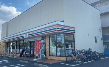 コンビニ　セブンイレブン 足立入谷1丁目店（コンビニ）まで300m